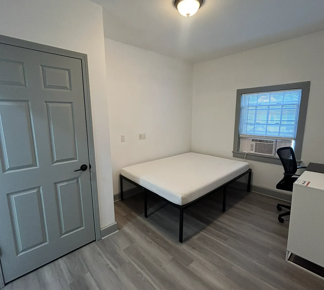 6 bed, 2250 sqft, $4,950 — Photo 4