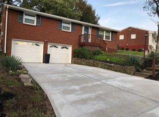 408 Crescent Garden Dr, Pittsburgh, PA 15235
