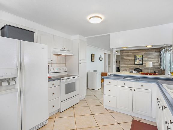 4th image of 5741 SW 31st Avenue
