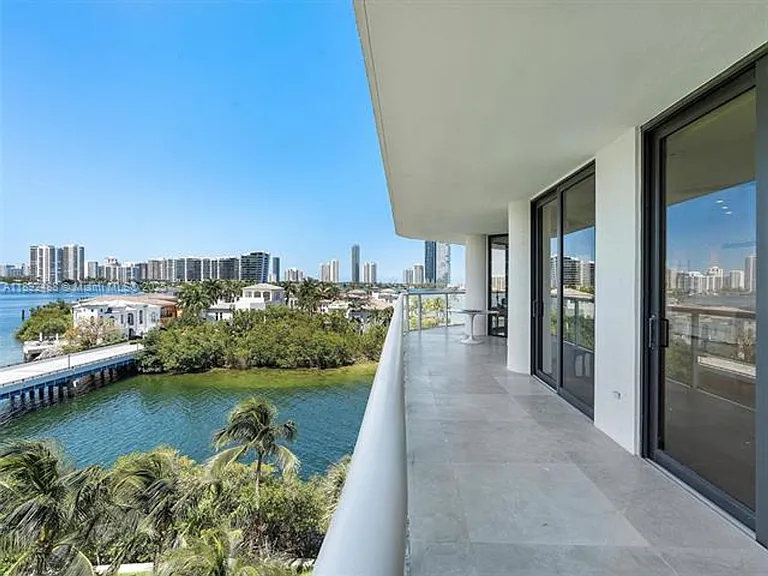 4000 Island Blvd #606 — Photo 33