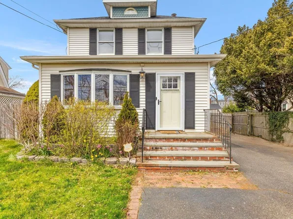 59 Railroad Street, Greenlawn, NY 11740