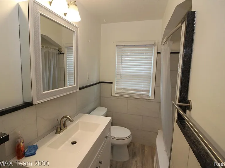 24301 Colgate St — Photo 11