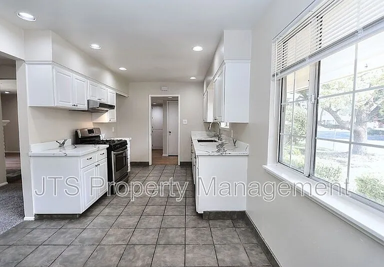 6565 S Land Park Dr — Photo 26