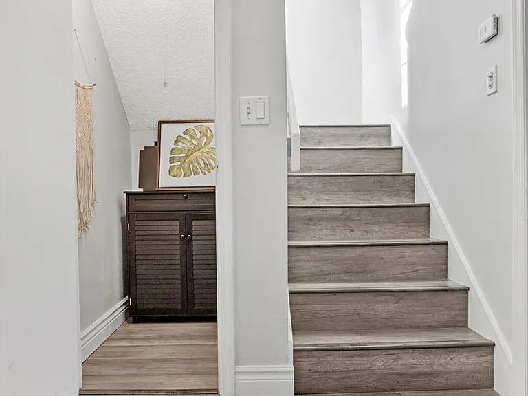 8033 NW 71st Ct — Photo 9