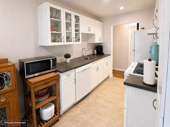 4th image of 882 Premier St #36