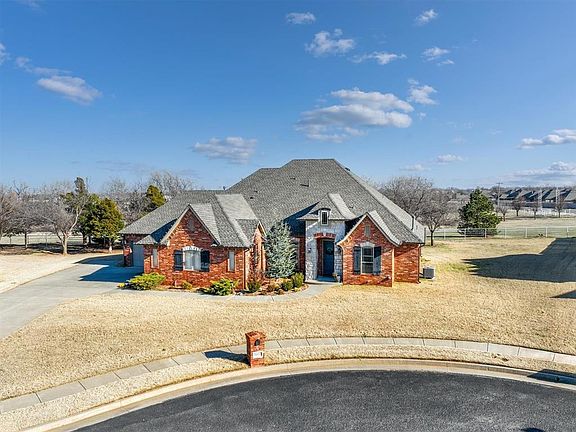 3rd image of 9404 Russell Dr