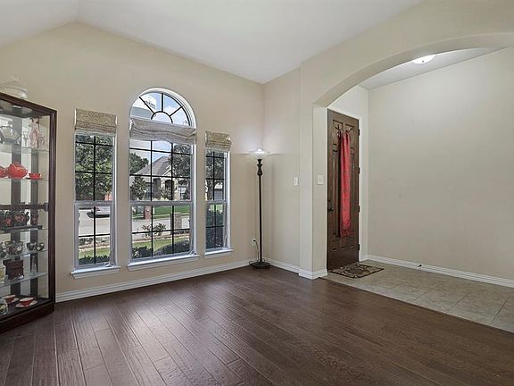 5th image of 213 Oak Point Dr