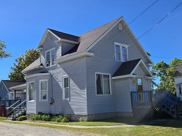 135 N 1st St, Manistique, MI 49854