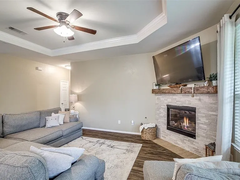2151 Lost Timbers Dr — Photo 8