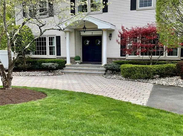 7 Windsor Pl, Old Tappan, NJ 07675