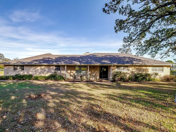 561 Hoover Rd, Burleson, TX 76028