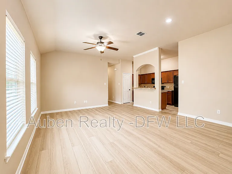 1330 Piedmont Dr — Photo 3