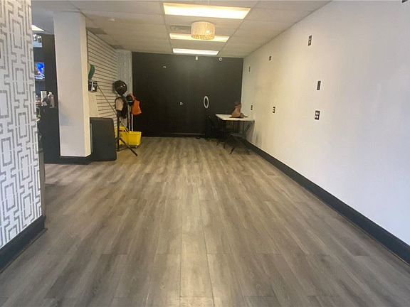 3rd image of 820 Broadway Ave