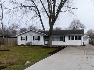 524 W Stanton Ln, Crete, IL 60417