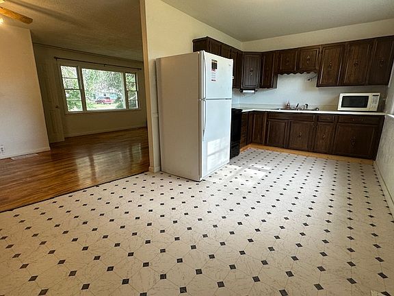 4th image of 724 S 12th St