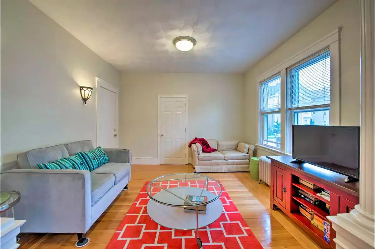 4 bed, 1200 sqft, $2,800 — Photo 3
