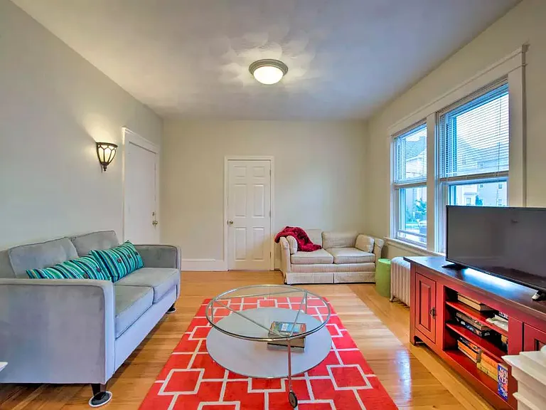34 Pembroke Ave — Photo 11