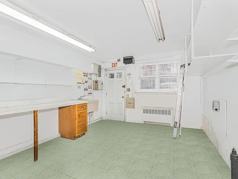 3060 Roberts Ave — Photo 7