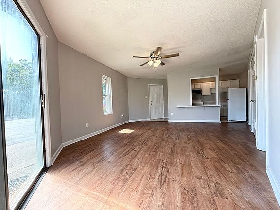 3rd image of 205 W Woodruff Ave #1