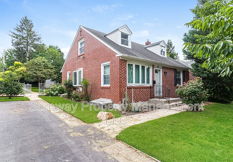 350 Larchwood Rd — Photo 2