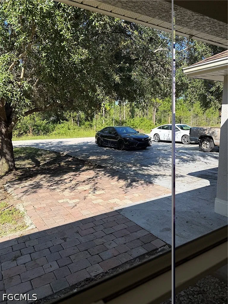3 bed, 2.0 bath, 1221 sqft, $1,500 — Photo 2