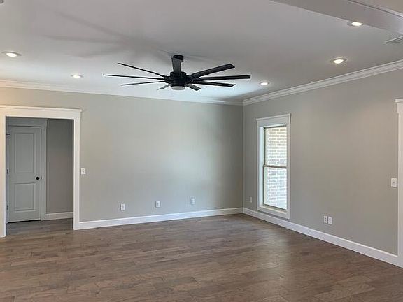 5th image of 313 Promenade Cir