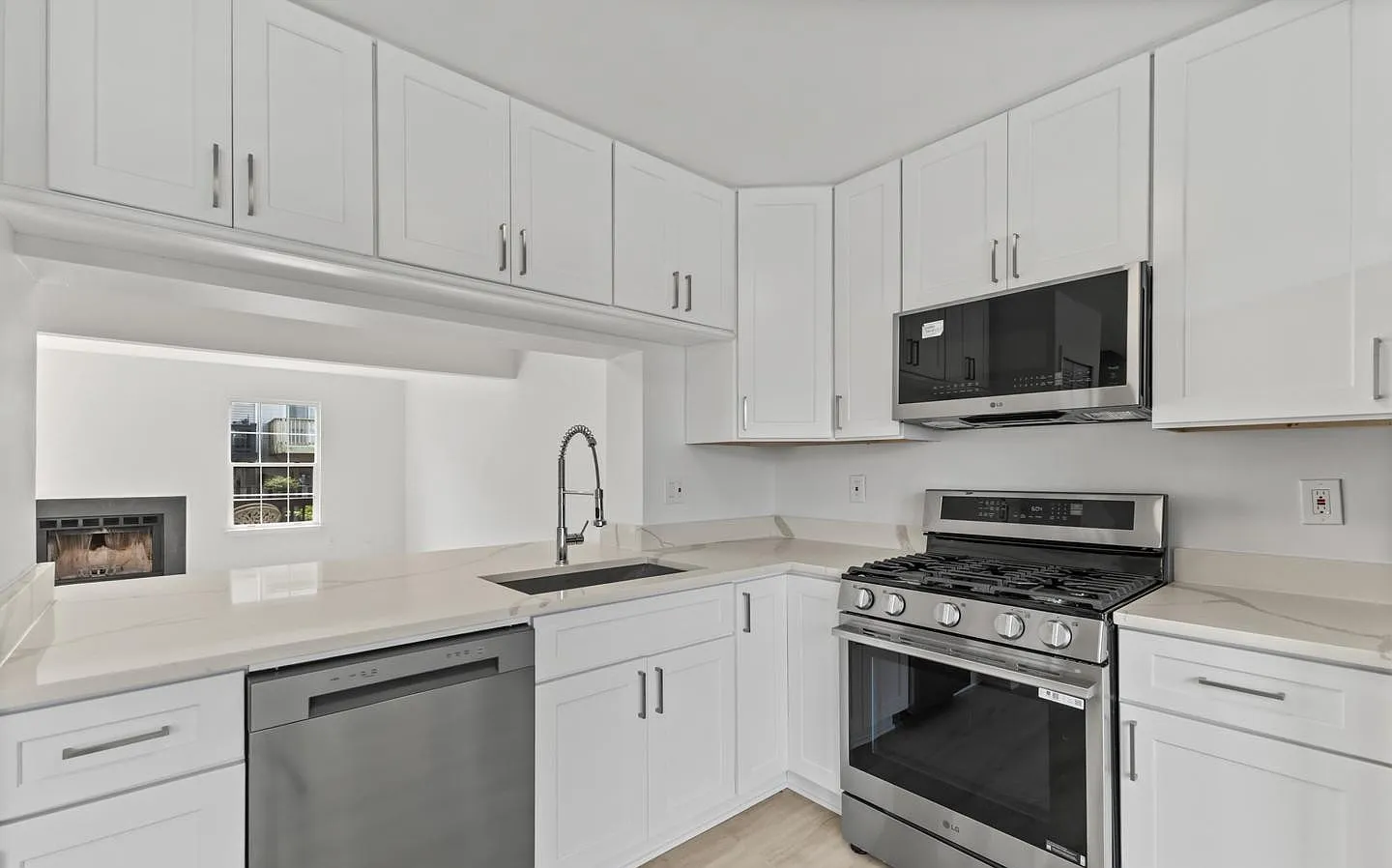 3 bed, 1521 sqft, $2,900 — Photo 2