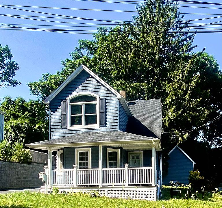 1st image of 18 Pine Dr