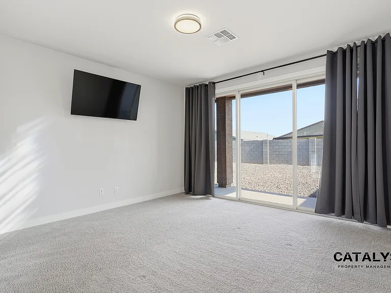 6926 W Winston Dr — Photo 32