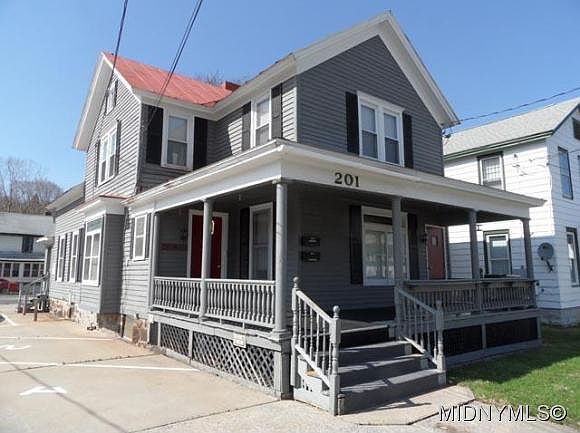 1st image of 506 Willow Ave