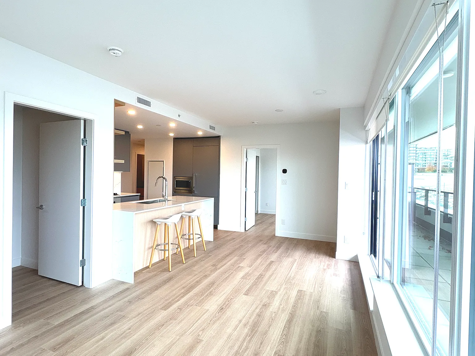 2 bed, 900 sqft, $3,199 — Photo 2
