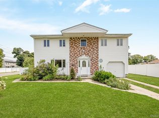 1 Autumn Ln, Amityville, NY 11701