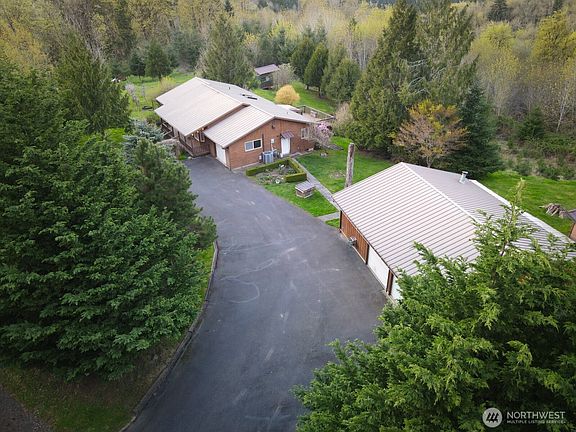 4th image of 207 Tillicum Drive