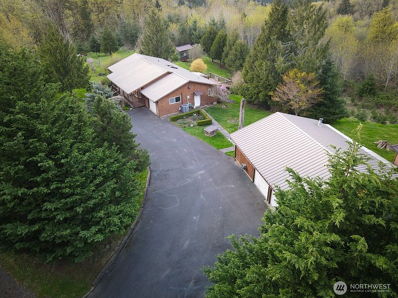 4th image of 207 Tillicum Drive