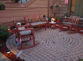 142 Aberdeen Ct, Geneva, IL 60134