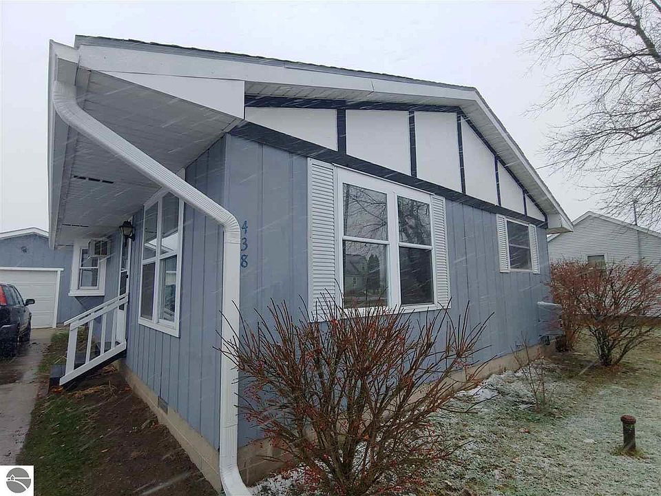 1st image of 438 Donnelly St