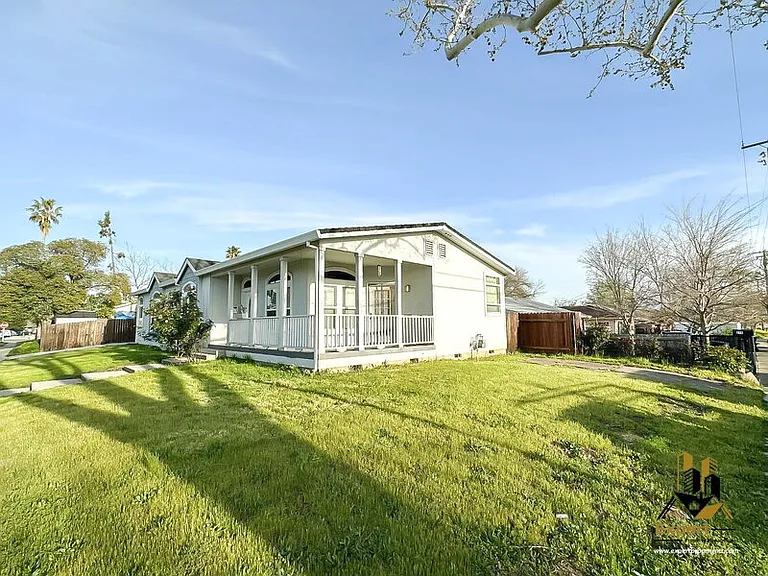 318 Hickory St — Photo 2