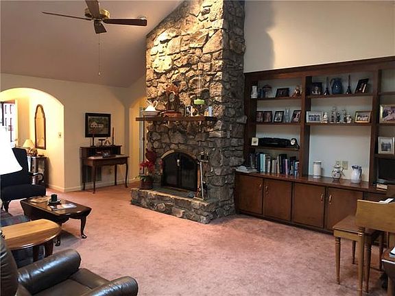 3rd image of 229 Tremont Park Dr SE
