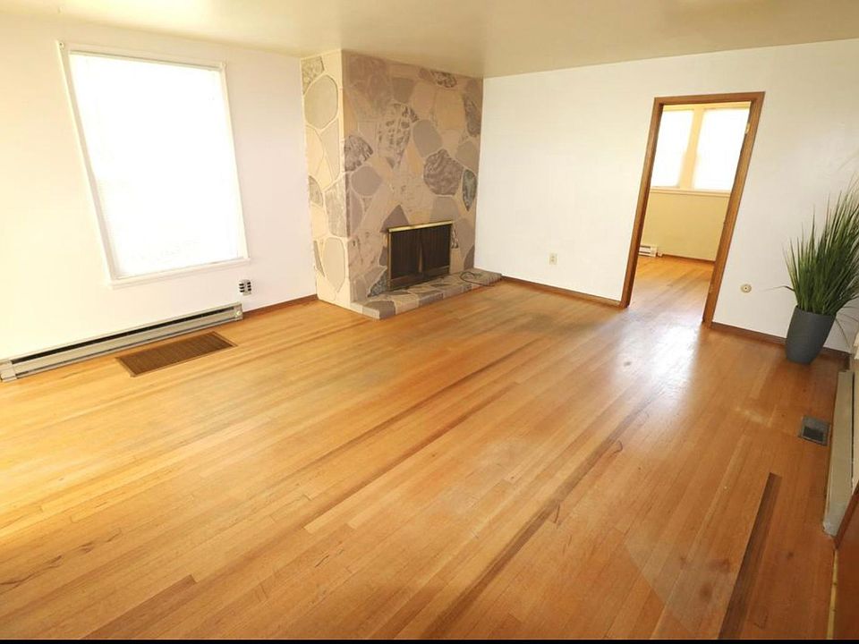 1st image of 1818 W 9th Ave