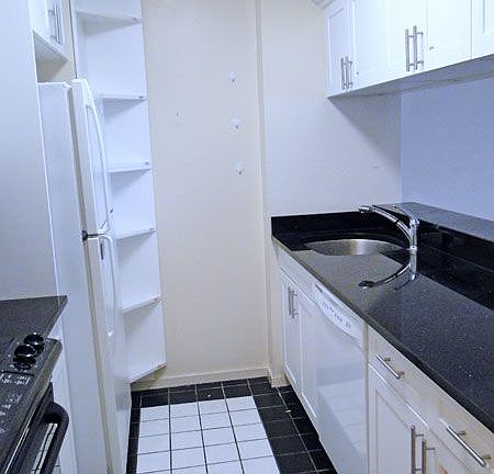 4th image of 2373 Broadway APT 524