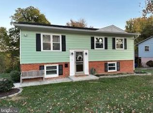 502 W Maple Ave, Sterling, VA 20164