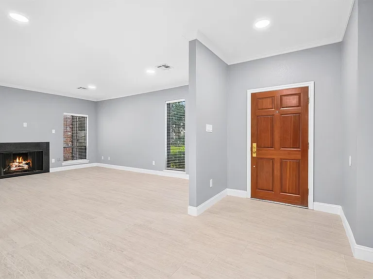 1032 Townplace St — Photo 4