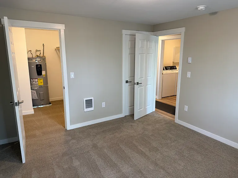 Eagle Crest Apartments — Photo 12