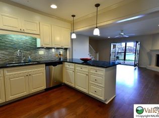 4 Harbor View Ct NE, Decatur, AL 35601