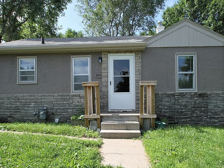 2119 Monroe St — Photo 1