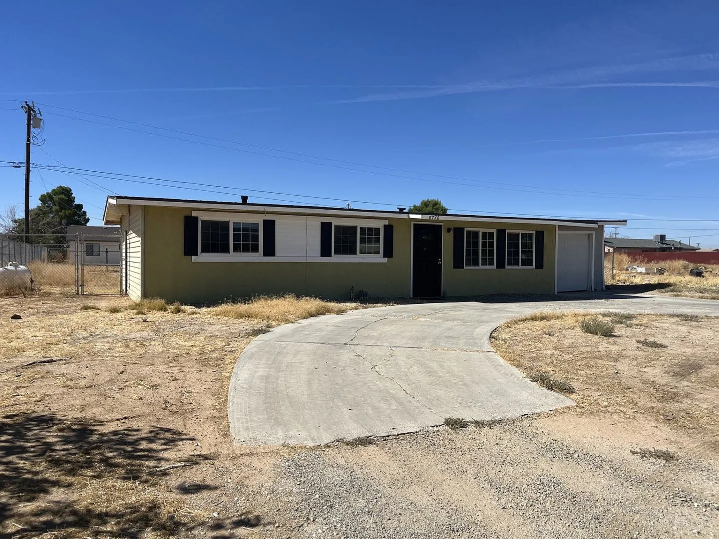 Charming 3 bedroom 1 Bathroom home in California City — Photo 2
