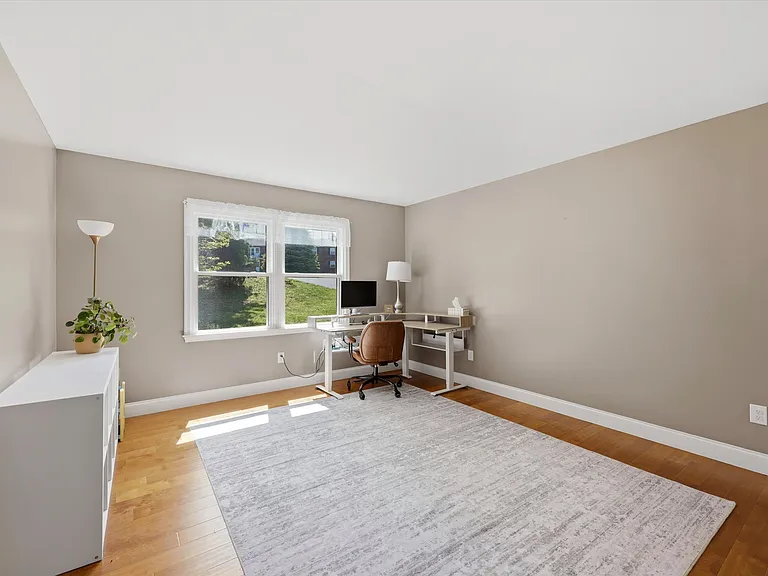 615 W Rosedale Ave — Photo 2