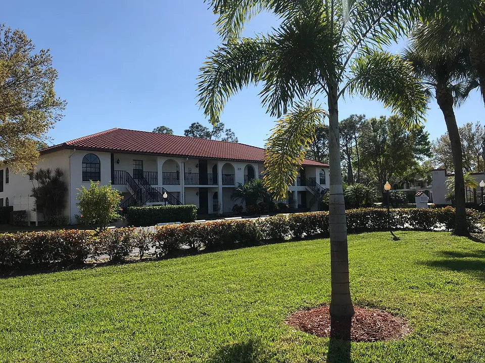 212 Deerwood Cir #5