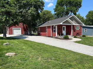 404 W Pine St, Doniphan, NE 68832