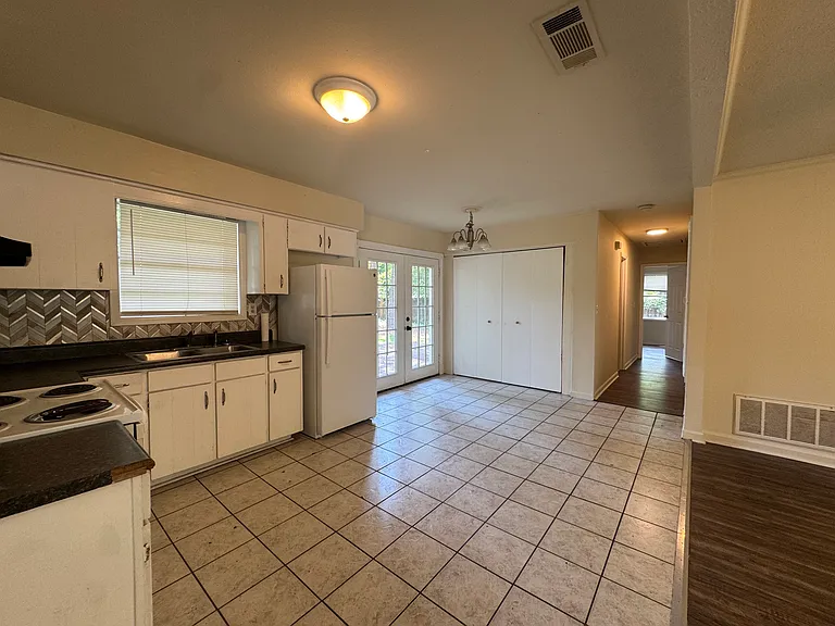 6108 King William Dr — Photo 5